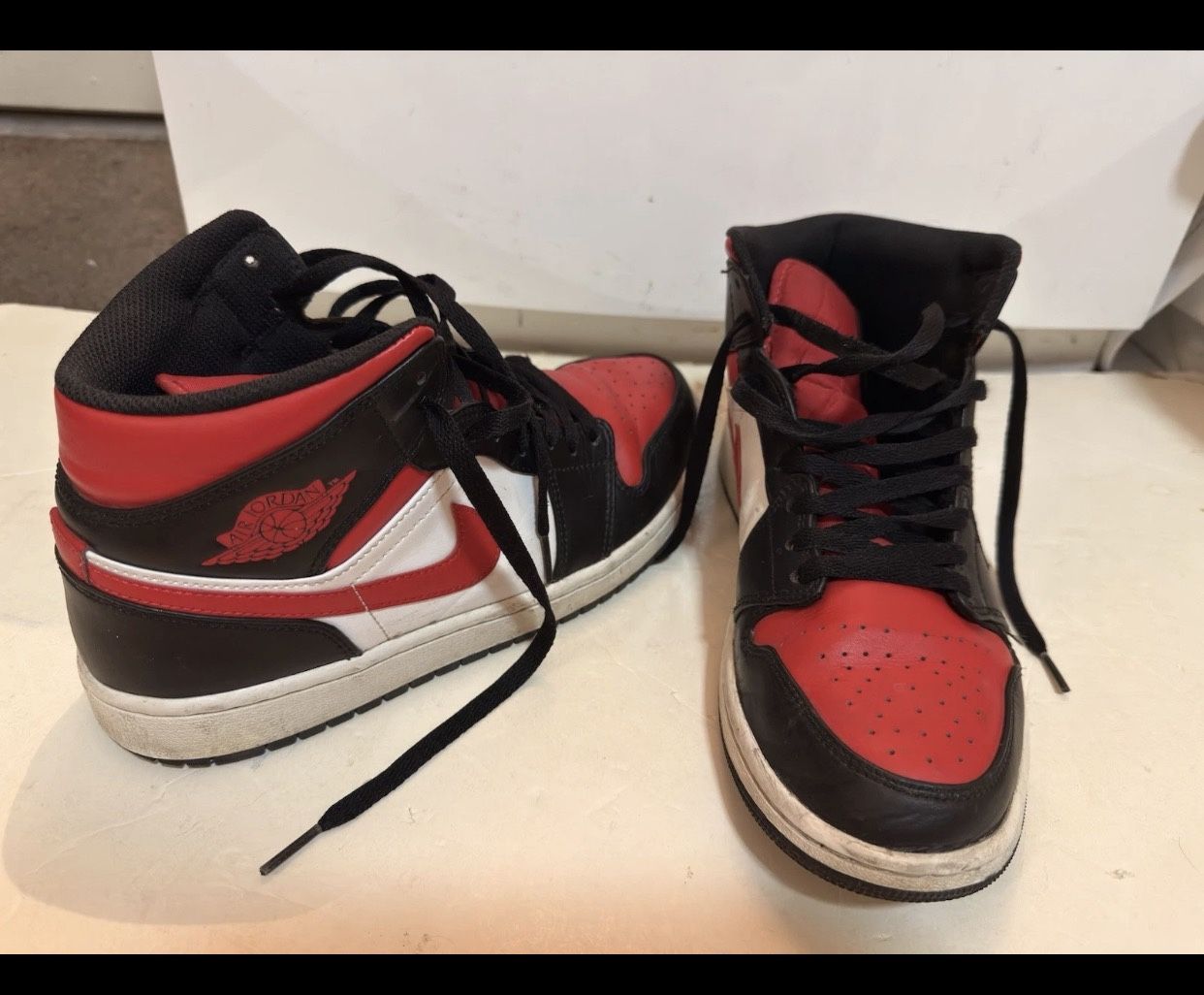 Nike Air Jordan 1 Retro Mid Black Fire Red Bred Toe White  display picture 2