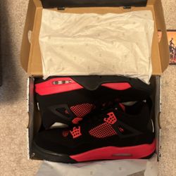 Jordan 4 red Thunders Size 11.5