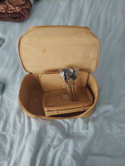 Estee Lauder Bags 🎒