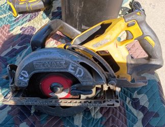 DeWalt DCS577 60V MAX 7-1/4" Cordless Worm Drive Style Circular Saw