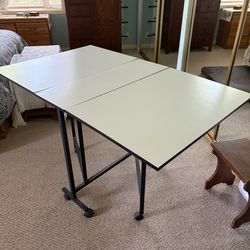 Folding sewing /cutting table