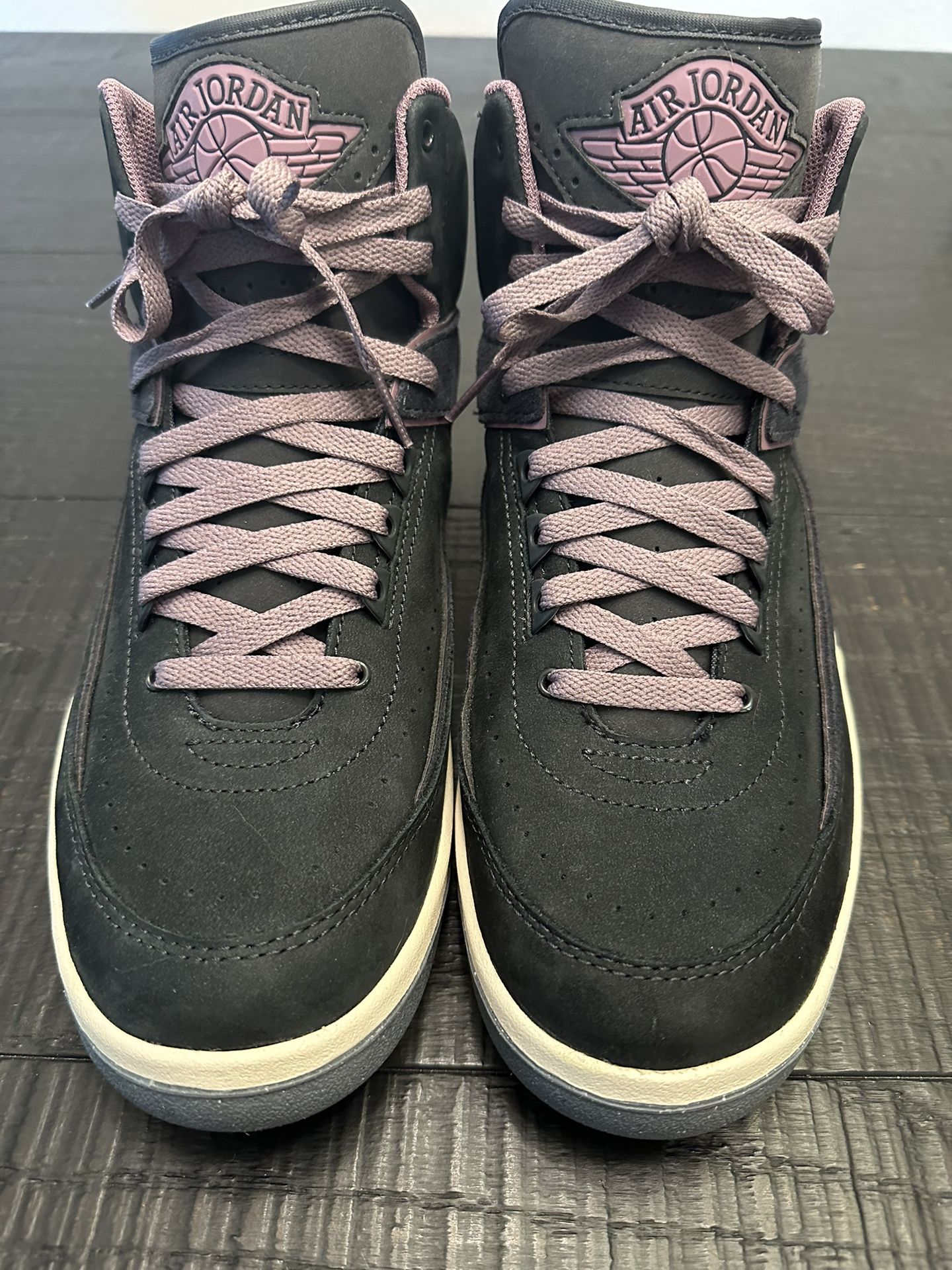 USED (worn once) - Jordan 2 retro - 11W/9.5M