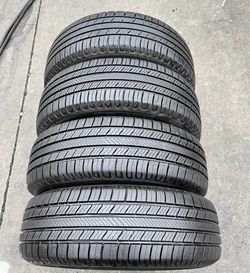 225/65/17 Michelin Vendo un set de llantas  con 80% Vida en excelente condiciones de Vida las 4 🫡🤑
 Selling a set of 4 tires with 80% tread life rem