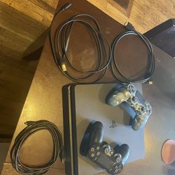 PS4 Slim + Games