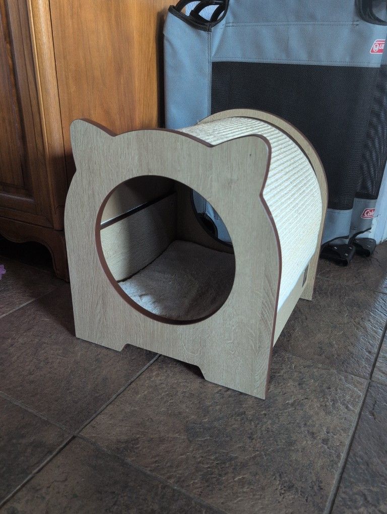 Chic Cat Scratcher