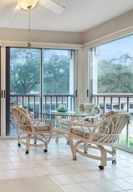 Round Table Glass Top 4 Rolling Chairs Dining Set