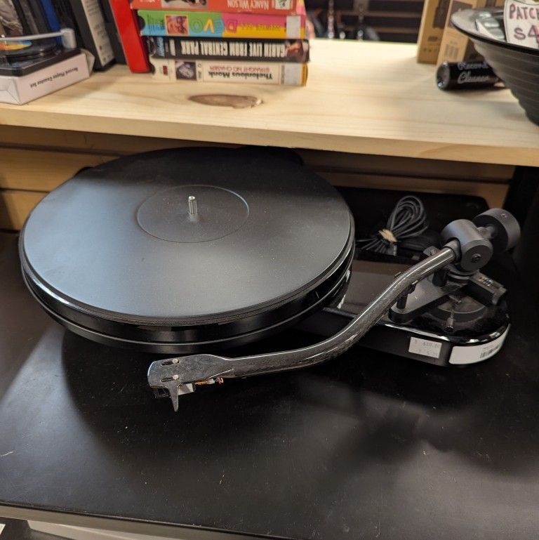 Pro-Ject RPM3 Carbon Turntable