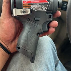 Milwaukee 1/4 M12 Impact Driver 