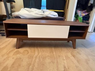 Tv Stand, low mid century look. CleElum