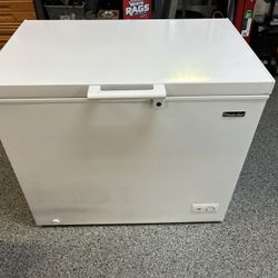Magic chef 8.7 Cubic freezer Chest