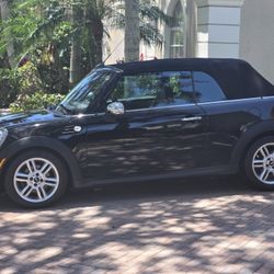 2011 Mini Cooper  Convertible  Show Room New 