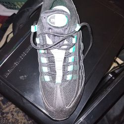 New Nike Air Maxes Never Worn