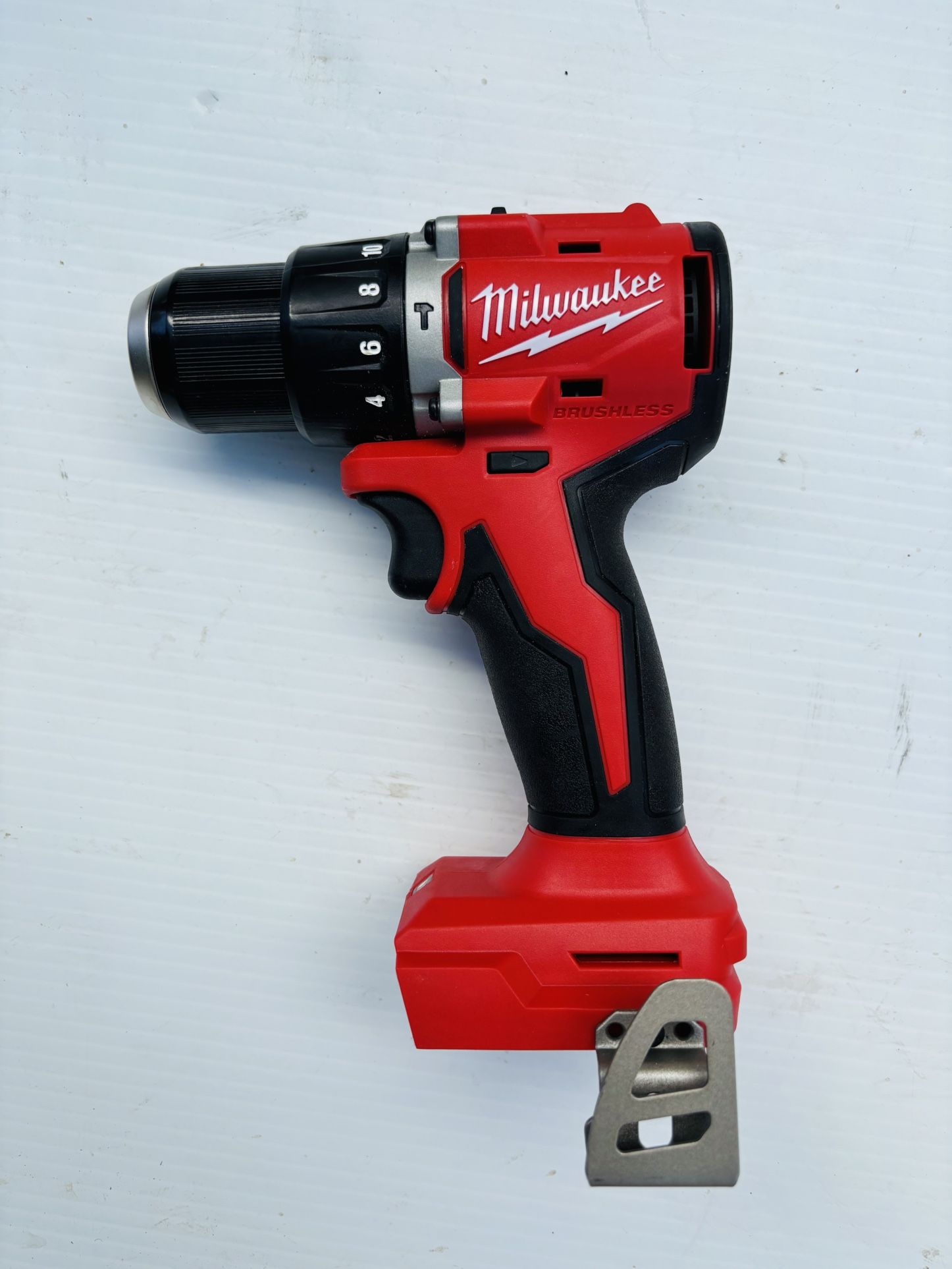 Milwaukee 18V Cordless 1/2 in. Compact Hammer Drill/Driver (TOOL ONLY/SOLO LA HERRAMIENTA)