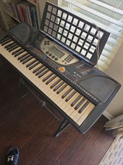Yamaha PSR-275 Electronic Keyboard