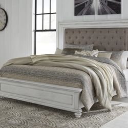 Kanwyn Whitewash Queen Upholstered Panel Bed

