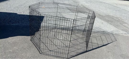 good condition, high enough dog fence 24”x8x25”h good condition, high enough dog fence