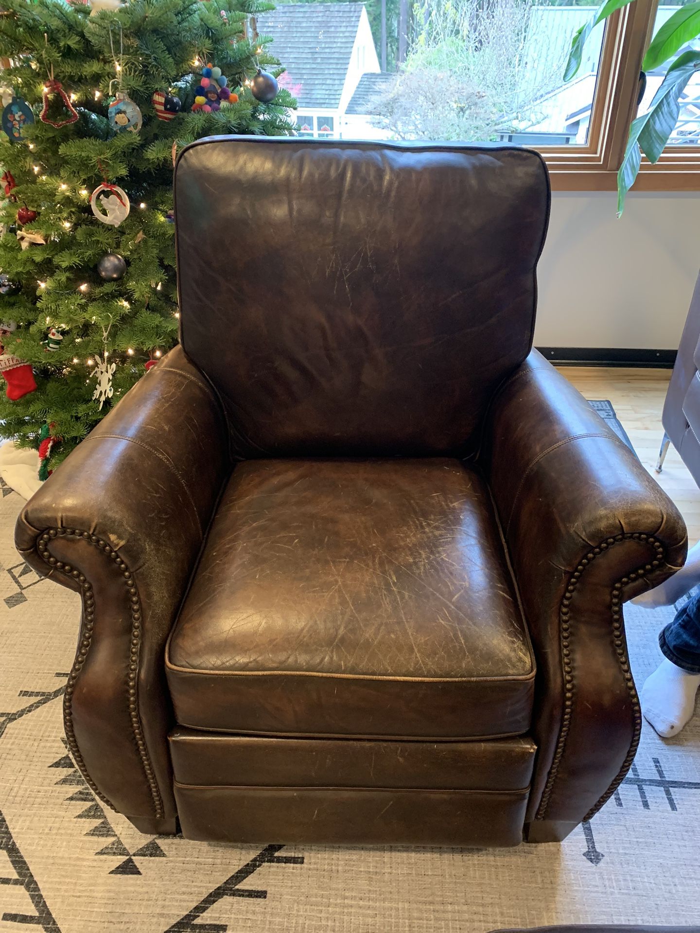 2 Brown Leather Recliners for Sale in Seattle, WA OfferUp