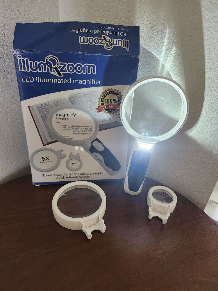 Led Iluminated magnifier.
2X 
5X
16X
3 standard AAA Battery. ( Not included).