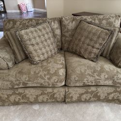 Love Seat / Small Couch