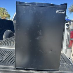 Magic Chef 2.6 cu. ft. Mini Fridge 