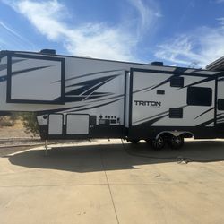 Dutchman voltage Triton toy hauler