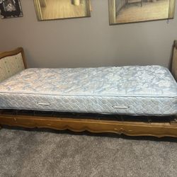1910 Ladies Day Bed 
