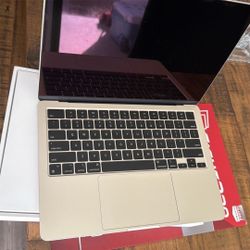 13” MacBook Air With M2 Chip 256 SSD 