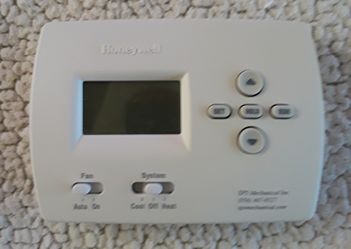 Honeywell Pro 4000 Thermostat Controller for Sale in Orlando FL