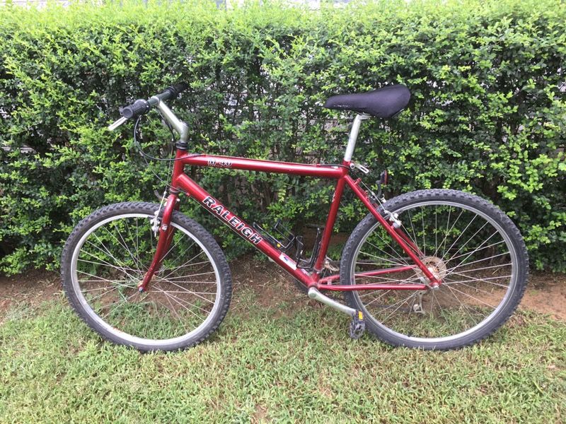 26" Raleigh M40 21-speed mountain/trail bike.