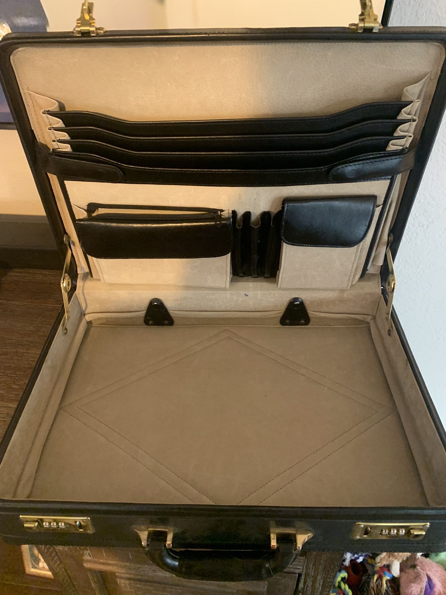 VTG Exeter LTD Leather Briefcase