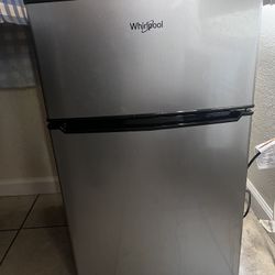 Whirlpool Mini Fridge 