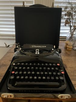 Typewriter - Remington Streamliner