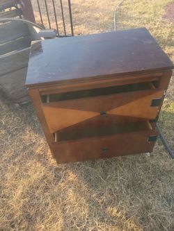 Chest of drawers great condition only 10.00 bucks