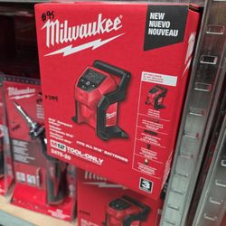 Milwaukee
M12 12-Volt Lithium-Ion Cordless Electric Portable Inflator (Tool-Only)