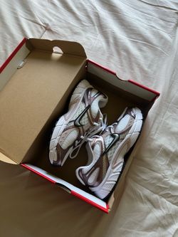 W NIKE V5 RNR