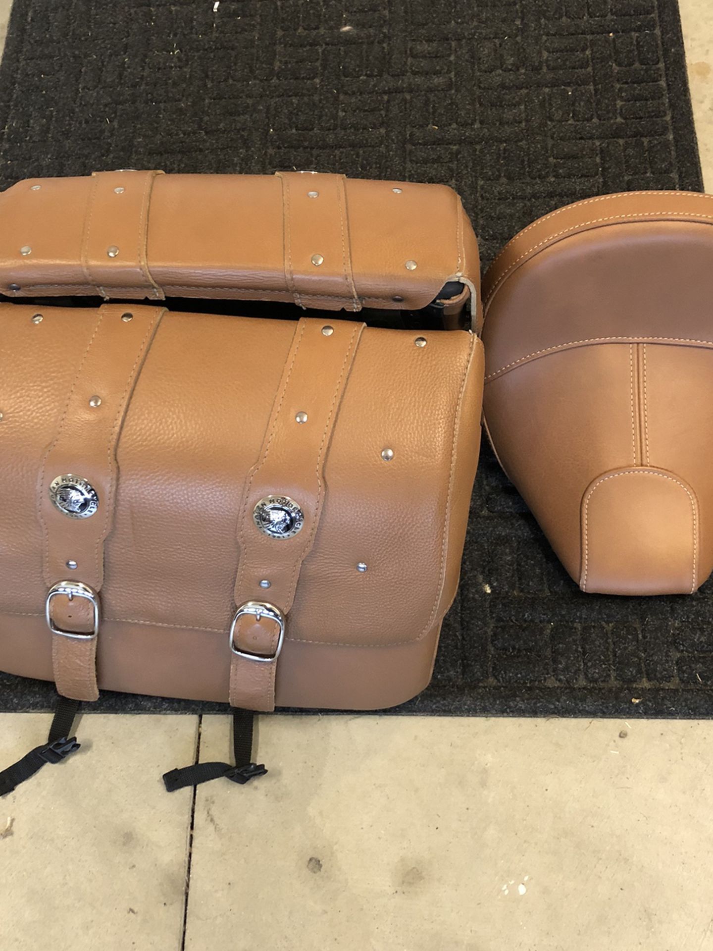 Indian Scout Tan Leather Saddle Bags W Seat