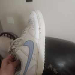 Nikes Girls Size 6.5 Women Size 8.5