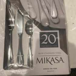 Mika’s a 20 piece setting