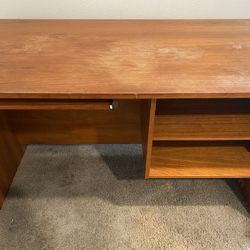 Free Desk (need gone asap) 