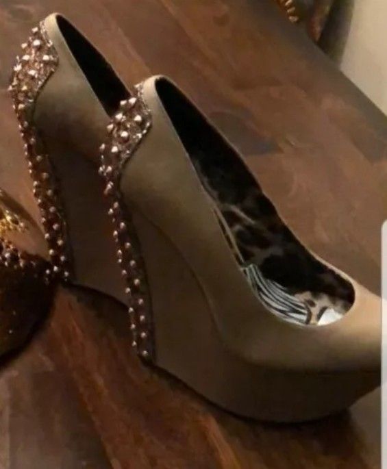 Betsey Johnson Wedges