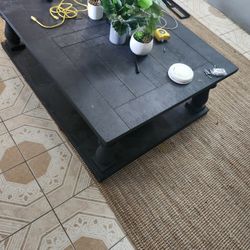 Wooden Coffee Table With Floor Mat