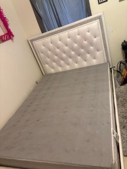 Queen bed set