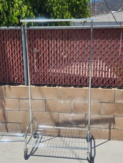 5ft  Clothes racks (Located In sunland)