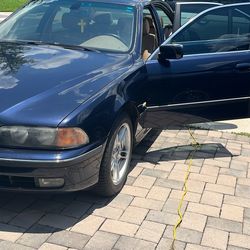 2000 BMW 528i