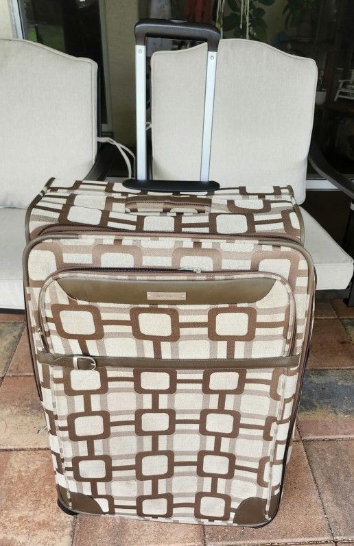 Ninewest 24" 4-Wheel Expandable Spinner Suitcase