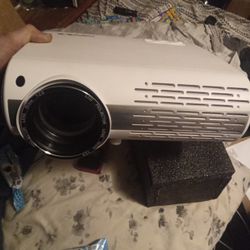 Yaber Y30 LED Projector