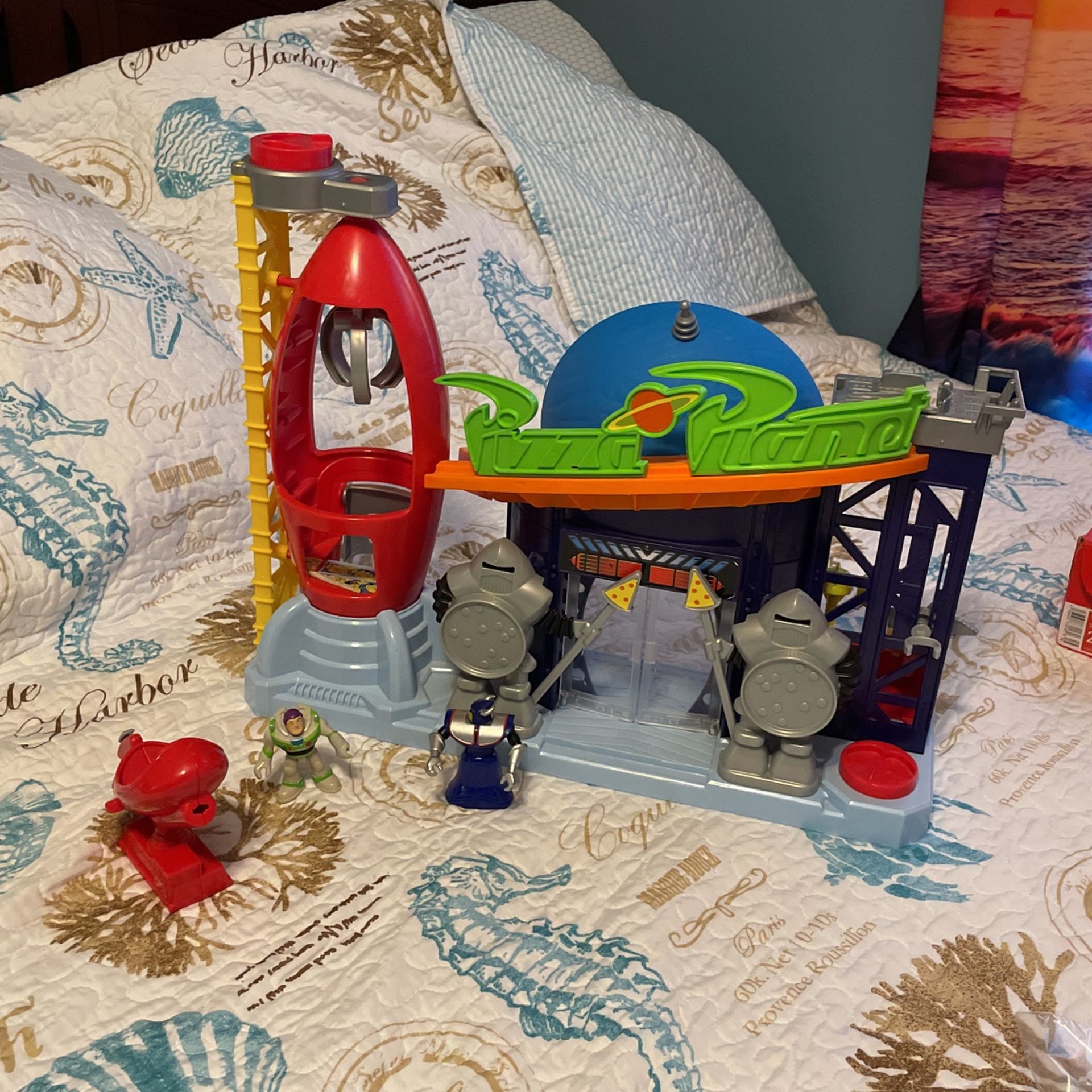 Fisher-Price Imaginext - Disney Pixar Toy Story Pizza Planet playset with Buzz Lightyear figure for preschool kids ages 3-8 years