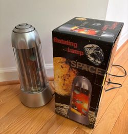 Rotating space lamp