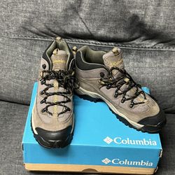 Mens Hiking Boots (size 11)
