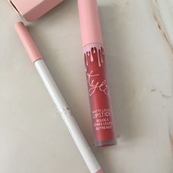 Kylie Lipstick & Lip Liner 